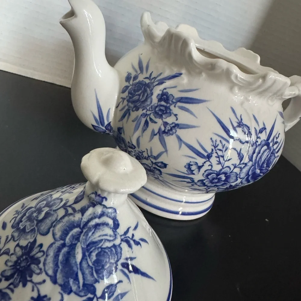 Vintage Blue & White decorative small teapot
